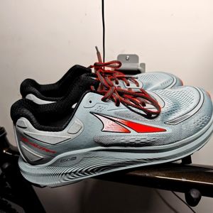Altra Paradigm 6